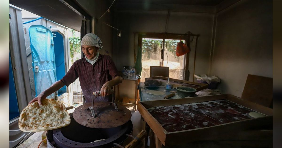 FOTO: Potret Kondisi Pencari Suaka yang Masih Bertahan di Kalideres Jalani Usaha Roti hingga Jadi Tukang Cukur