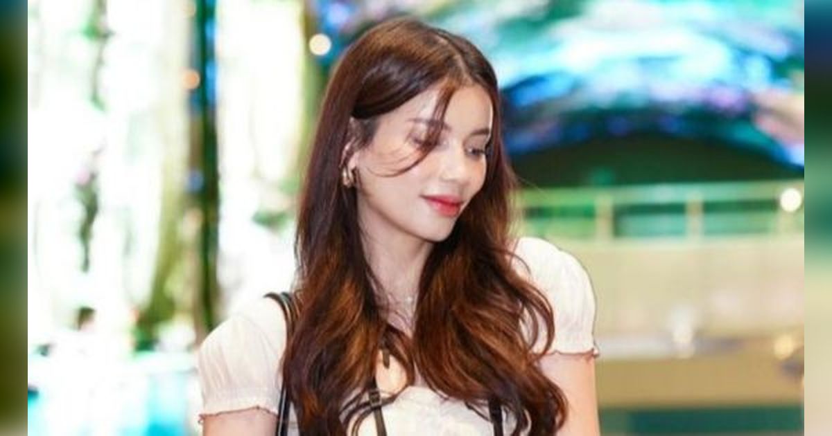 Bak Gadis ABG, 8 Foto Sabrina Chairunnisa Yang Tampil Cantik Dengan Mengenakan Rok Mini