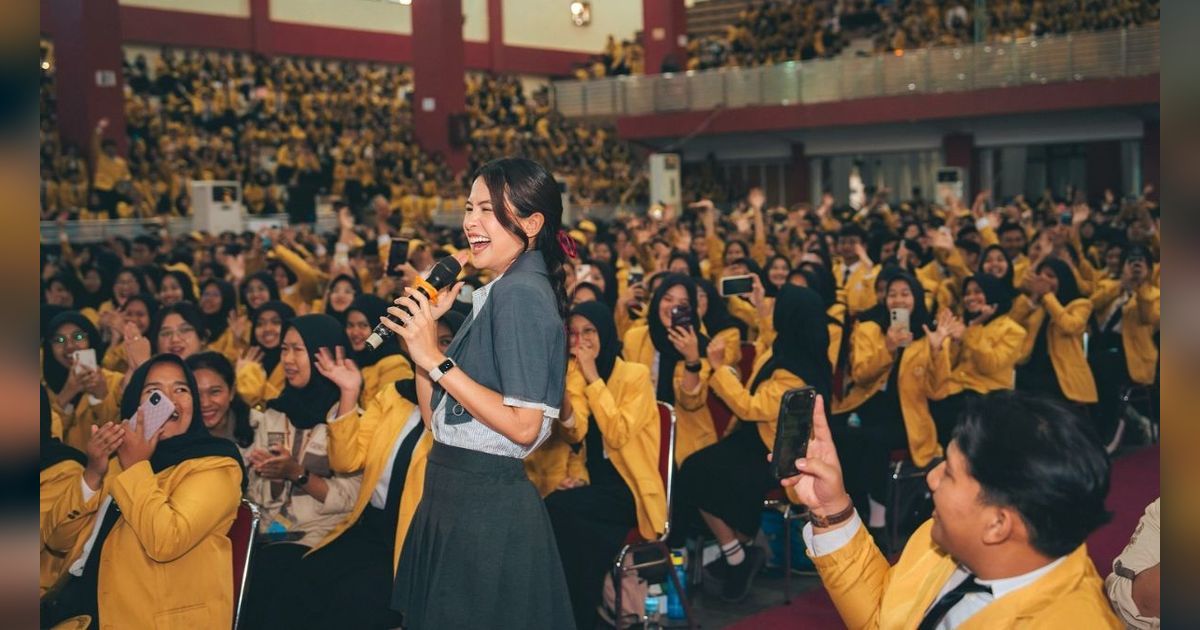 7 Potret Cantik Maudy Ayunda saat Datang ke Kampus Unsoed, Gaya Stylish di Depan Mahasiswa Baru Langsung Mencuri Perhatian