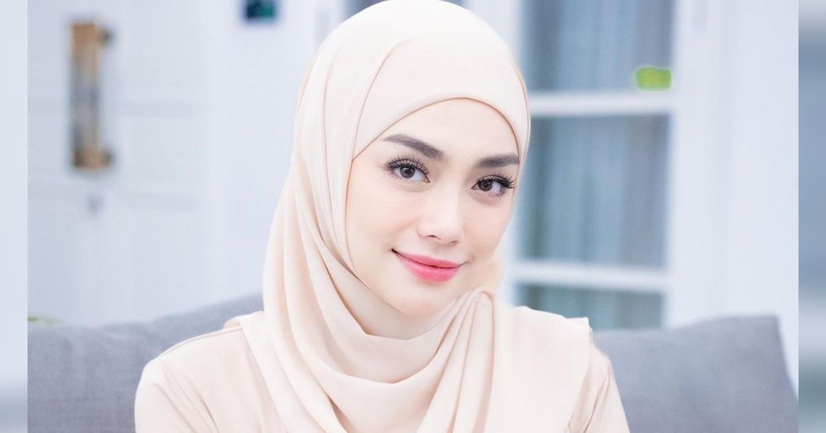 8 Potret Celine Evangelista dalam Balutan Hijab, Kian Ramai Diisukan Mualaf