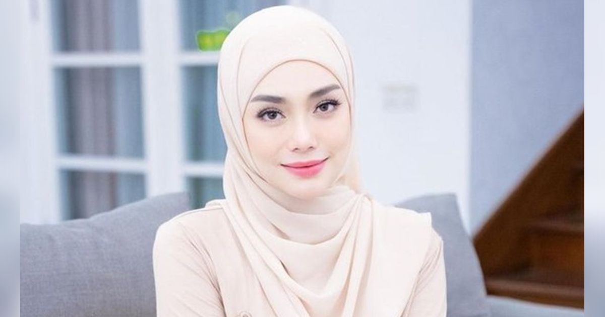 Resmi Mualaf! 8 Potret Celine Evangelista Makin Cantik Pakai Hijab, Bak Barbie Hidup