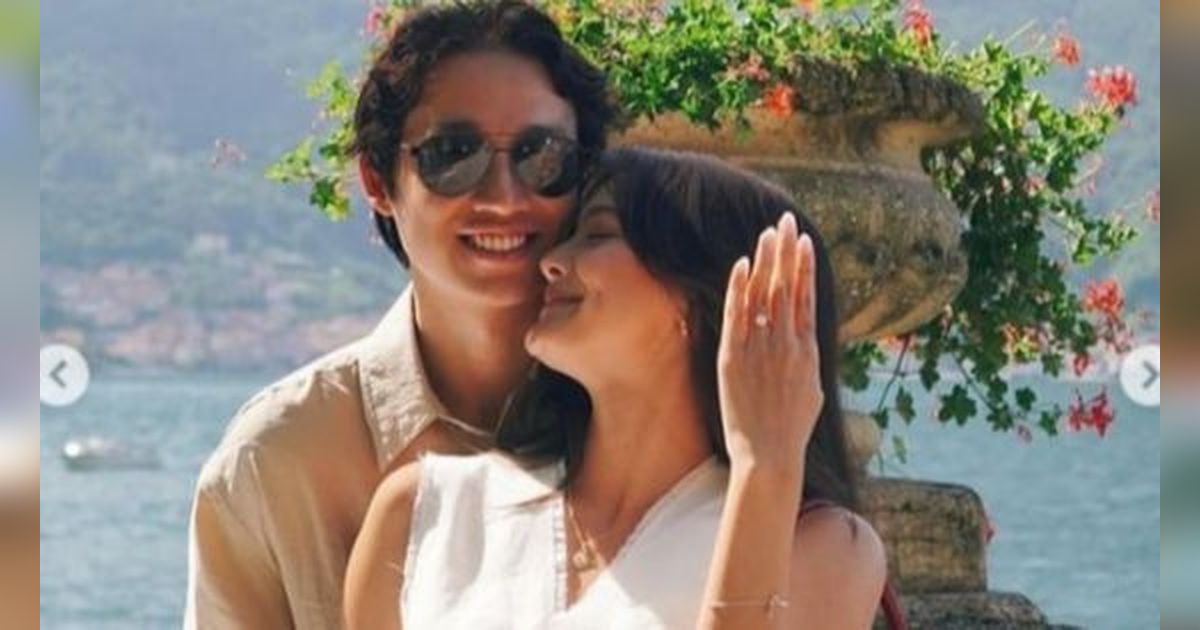 Kejutan Romantis di Tepi Danau, 8 Foto Amanda Rawless Saat Dilamar Sang Kekasih di Lake Como Italia