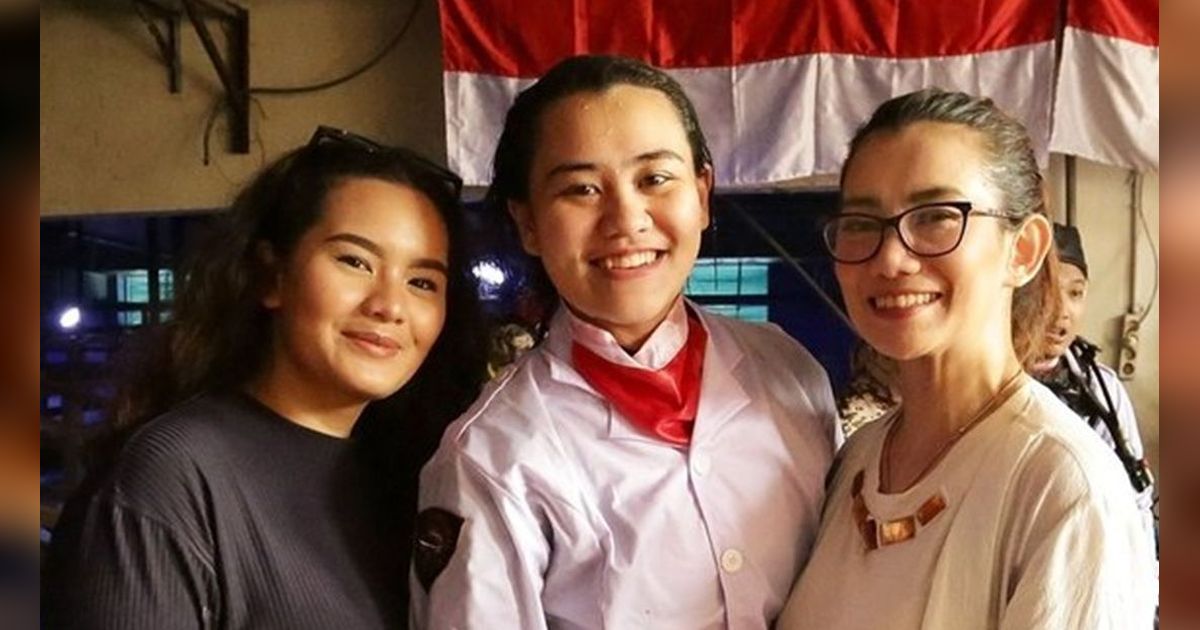8 Potret Lawas Aaliyah Massaid Jadi Pengibar Bendera Merah Putih di Dalam Air, Masih Remaja Polos Banget