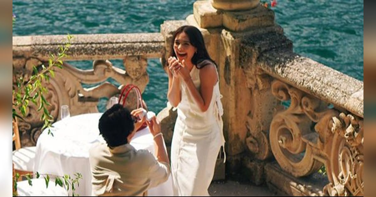 10 Potret Romantis Amanda Rawles Dilamar Kekasih di Italia