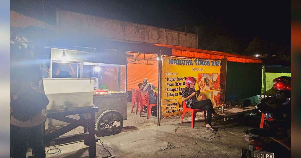 Momen Jenderal Bintang Dua Polri 'Geruduk' Warung Tenda Nasi Goreng, Gayanya jadi Sorotan