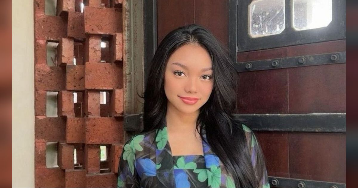 Inspirasi Look Etnik dari Naura Ayu, Anggun dengan Kebaya Kutubaru Bermotif