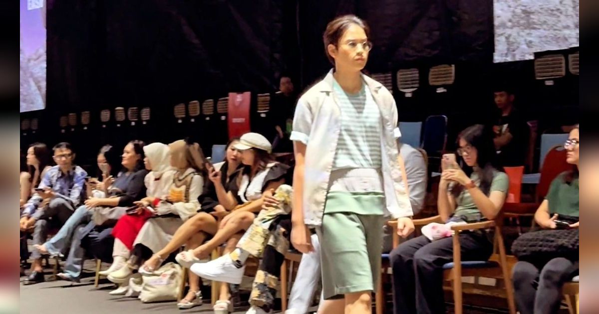Pertama Kali Kerja, Potret Marco Anak Ari Wibowo Saat jadi Model Catwalk, Penampilannya Tuai Sorotan