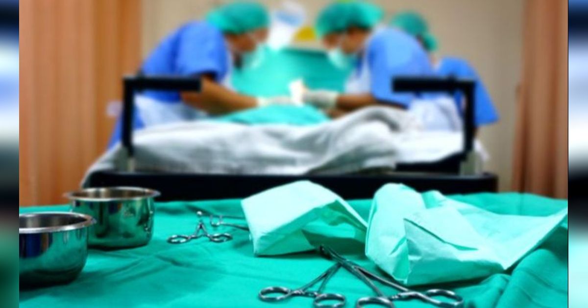 Masukkan Belut Hidup 65 Cm ke Anus, Kondisi Ususnya Jadi Mengerikan
