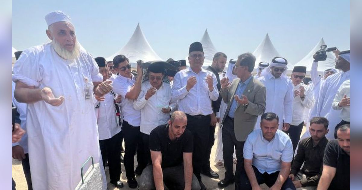 Menengadahkan Tangan, JK Panjatkan Doa di Depan Pusara Pemimpin Hamas Ismail Haniyeh di Qatar