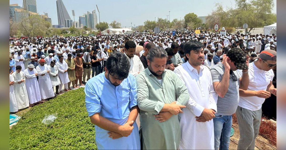 FOTO: Umat Muslim Qatar Salat Jenazah Pemimpin Hamas Ismail Haniyeh di Masjid Imam Muhammad bin Abdul Wahhab