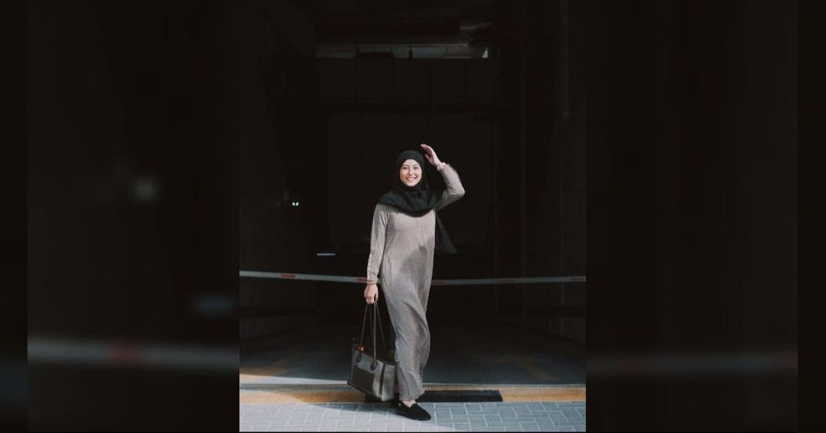 Tampil Berhijab, ini Deretan Foto-foto Awkarin saat di Dubai yang Mencuri Perhatian