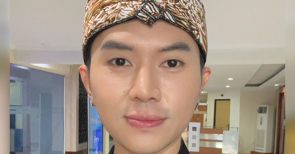 Konten Seblak Bikin Untung, Potret Rafael Tan Member Boyband yang Kini Bisa Beli Rumah Tiga Lantai