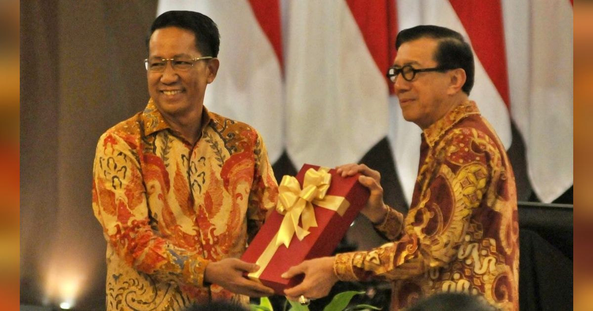 FOTO: Pesan Terakhir Yasonna di Momen Sertijab Menkumham kepada Supratman Andi Agtas