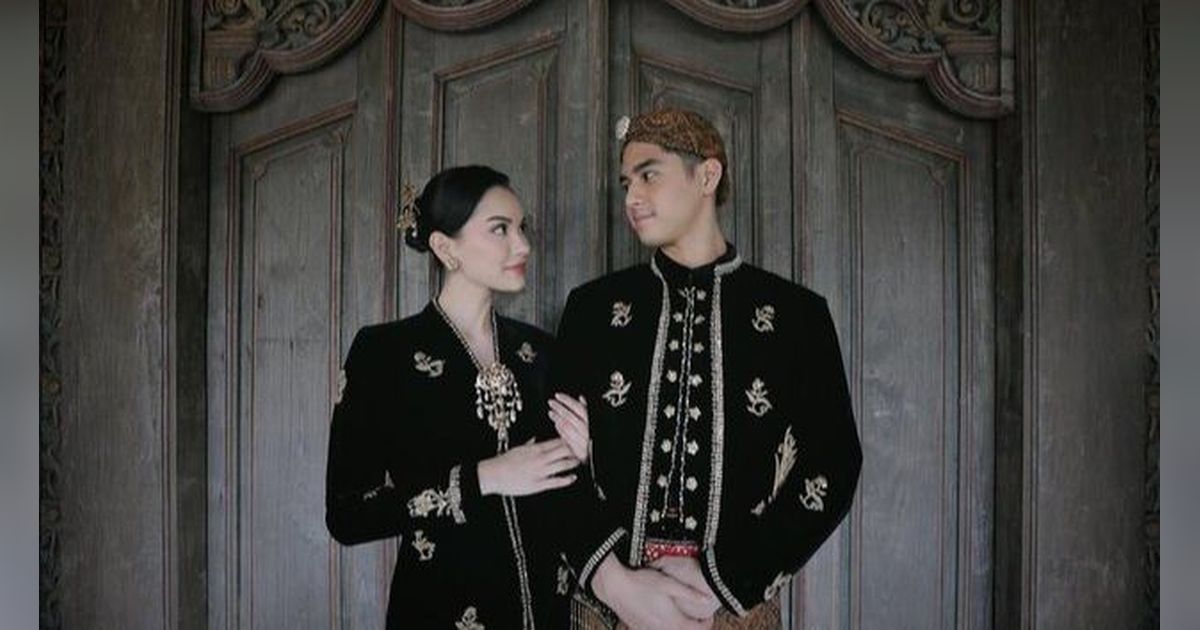 10 Potret Al Ghazali dan Alyssa Daguise Jadi `Pengantin` Pakai Busana Adat Jawa, Bak Raja dan Ratu!