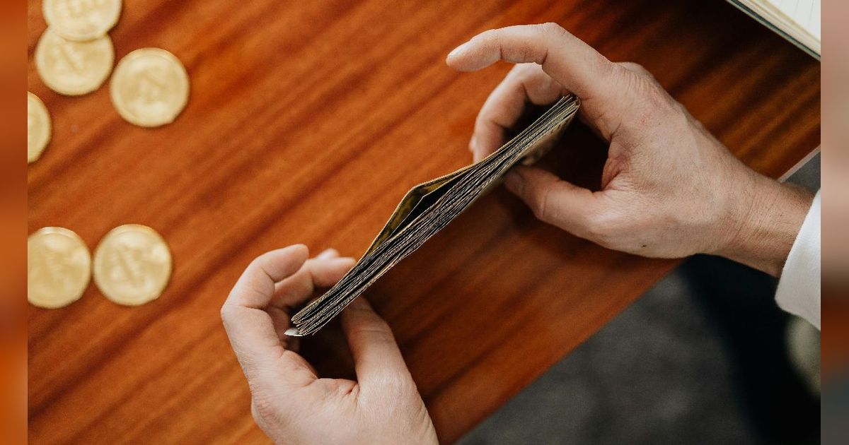 Tenangkan Diri dan Coba 9 Tips Cerdas Mengelola Uang Pesangon Ini Saat Terkena PHK