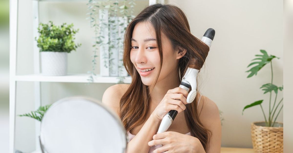 Dapatkan Rambut Curly ala Salon Cukup dengan Catokan dan Ikat Rambut