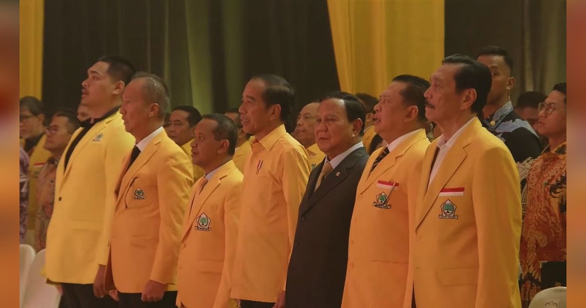 FOTO: Gaya Jokowi Berkemeja Kuning Saat Hadiri Penutupan Munas Golkar, Kedatangannya Disambut Antusias