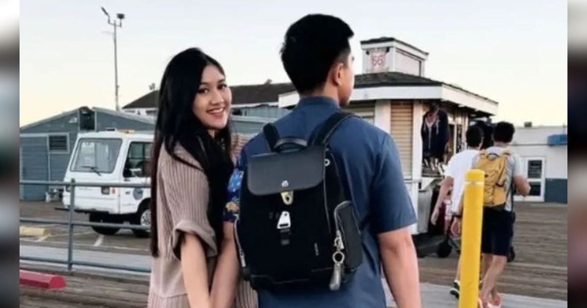 FOTO: Momen Kaesang dan Erina Asyik Jalan-Jalan di California, Beli Stroller dan Roti Jadi Sorotan Harganya Bikin Kaget