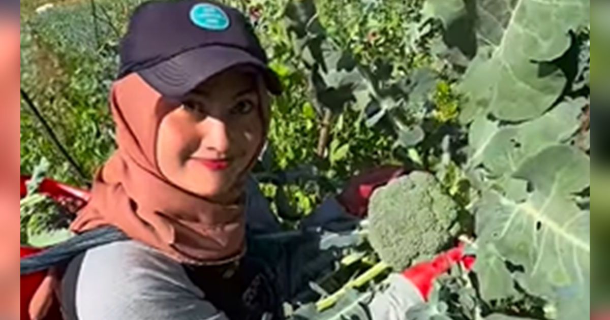 Dulu Terkenal Seksi, 8 Potret Terbaru Pedangdut Novi Listiana yang Kini Alih Profesi Jadi Petani