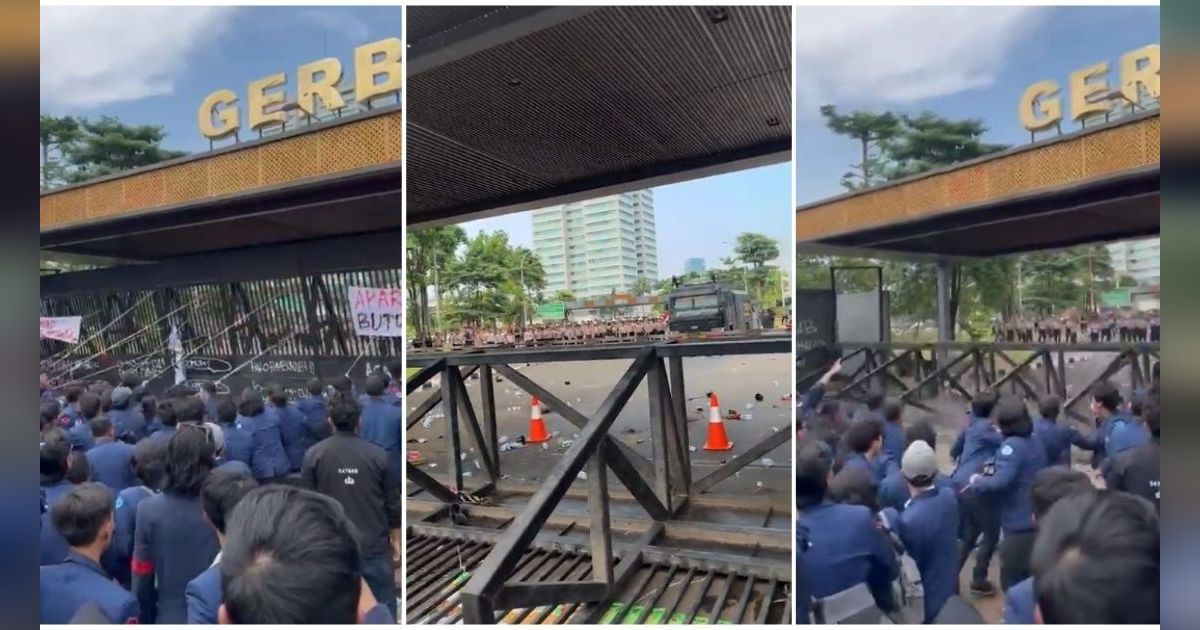 FOTO: Detik-Detik Mahasiswa Universitas Trisakti Jebol dan Robohkan Gerbang Belakang Gedung DPR