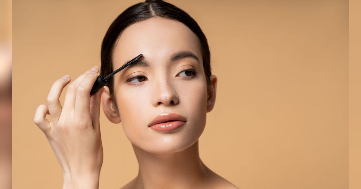 Alis Tipis jadi Bervolume dengan Tutorial dari MUA