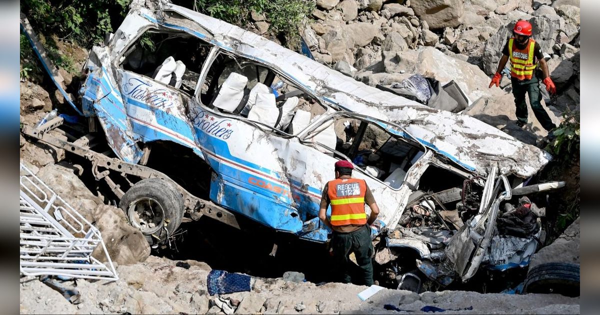 FOTO: Tragis! 35 Penumpang Tewas Usai Bus Terjun ke Jurang