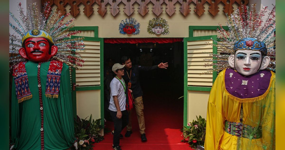 FOTO: Suasana Hari Pertama Pendaftaran Cagub dan Cawagub di Pilkada Jakarta, Gedung KPUD Dihiasi Ornamen Betawi