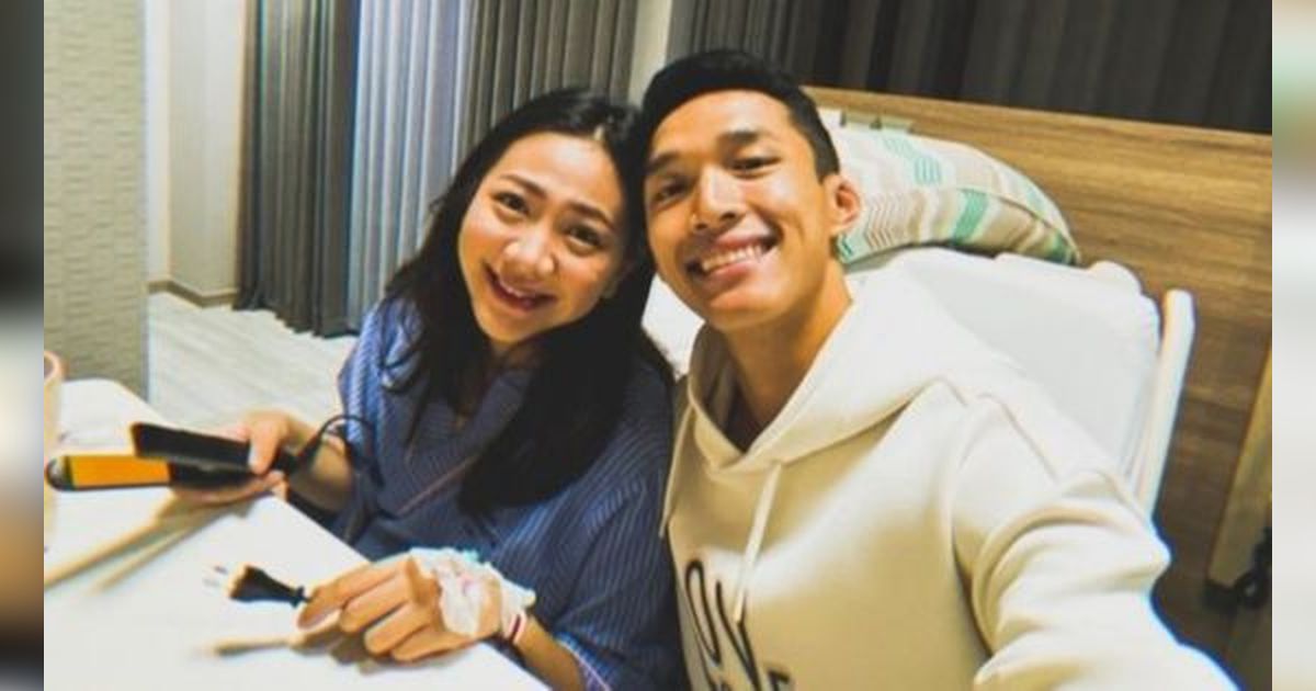 Rela Tinggalkan Turnamen demi Anak Istri, 7 Foto Kelahiran Anak Pertama Jonatan Christie dan Shanju Junianatha