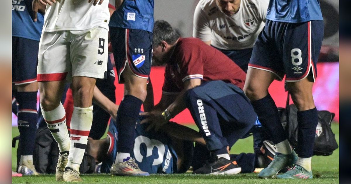 FOTO: Sepakbola Berduka, Ini Momen Bek Uruguay Kolaps di Atas Lapangan hingga Akhirnya Meninggal Dunia