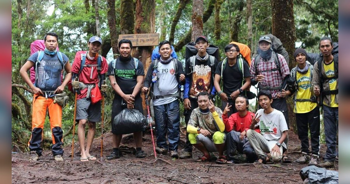 Serunya Naik Gunung Sampai Belajar Tentang Alam Bareng Komunitas Pendaki Gunung