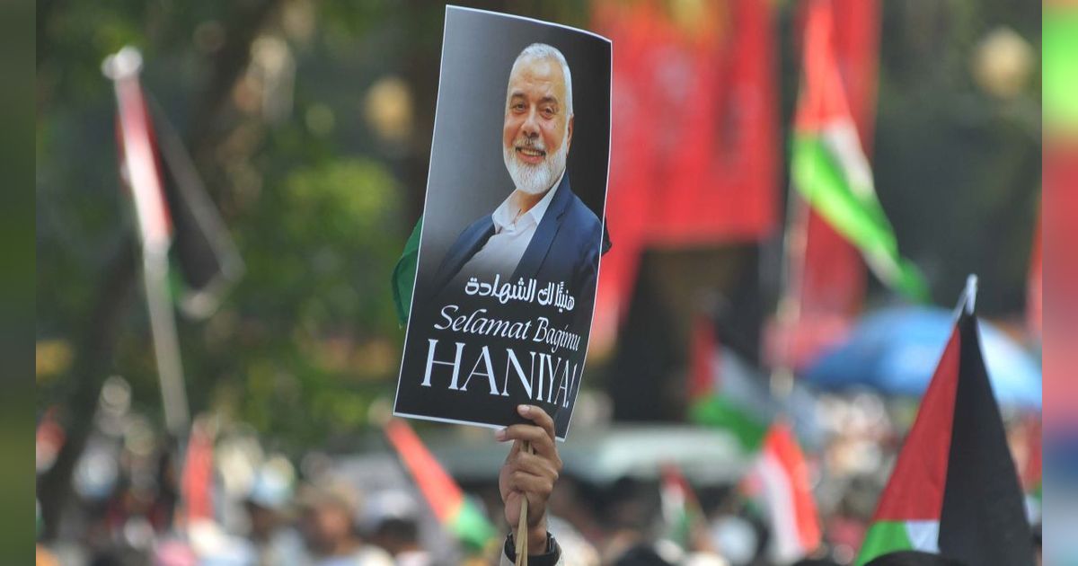 FOTO: Geruduk Kedubes AS, Ribuan Pendukung Palestina Gelar Aksi Solidaritas untuk Pemimpin Hamas Ismail Haniyeh