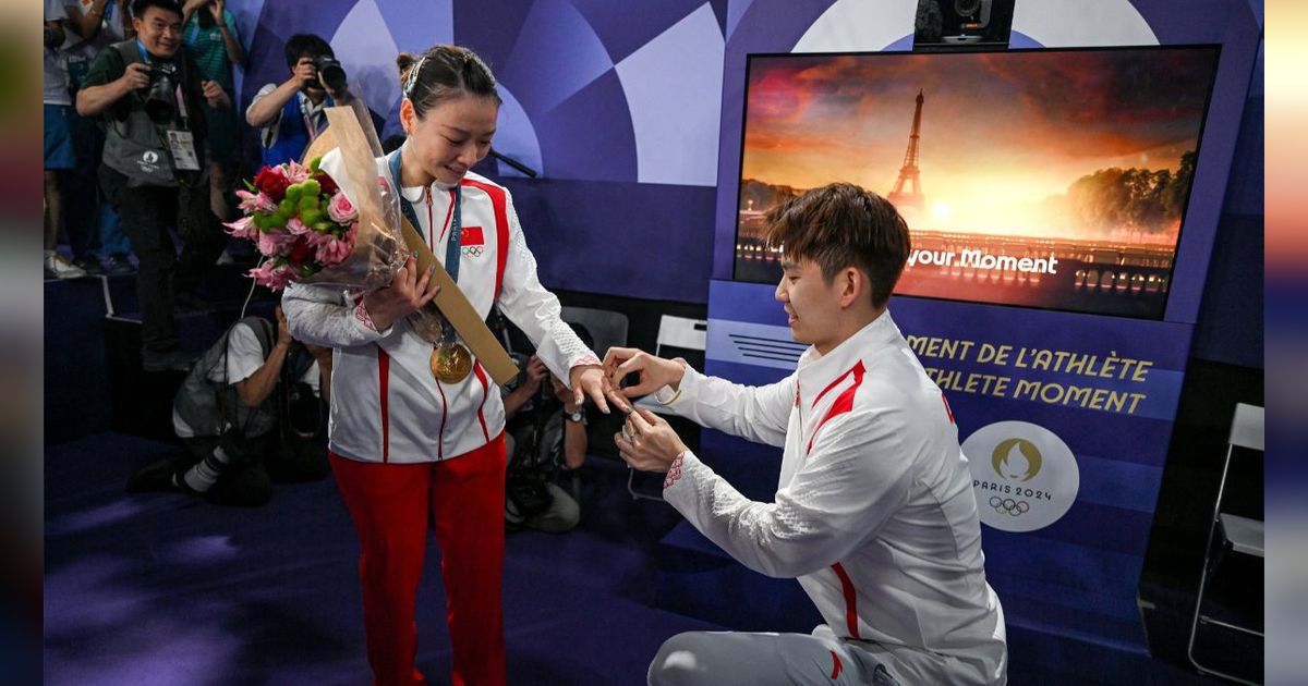 FOTO: Momen Romantis Atlet China Huang Ya Qiong Dilamar Kekasih Usai Raih Medali Emas Olimpiade Paris 2024