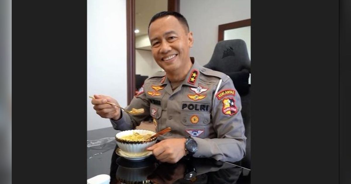 Berseragam Rapi dan Bintang 2 di Pundak, Jenderal Polisi Turun ke Dapur Masak Menu Simpel 'Ala-Ala di Akpol'