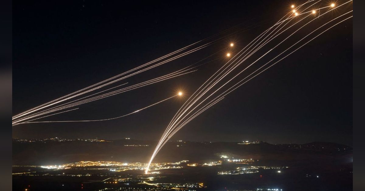 FOTO: Potret Mencekam Israel Dihujani Roket Hizbullah Lebanon, Iron Dome Sibuk Tangkis Serangan