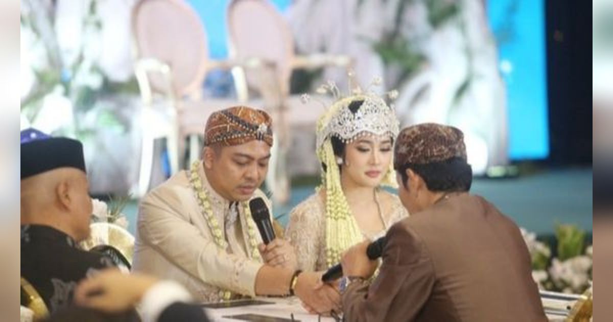 Mas Kawin Sesuai Dengan Tanggal Pernikahan, 8 Foto Akad Nikah Ade Govinda & Indi Arisa