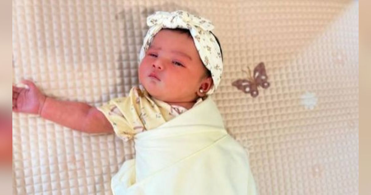 Berwajah Bule, 8 Foto Baby Zeya Anak Tengku Dewi Putri dan Andrew Andika