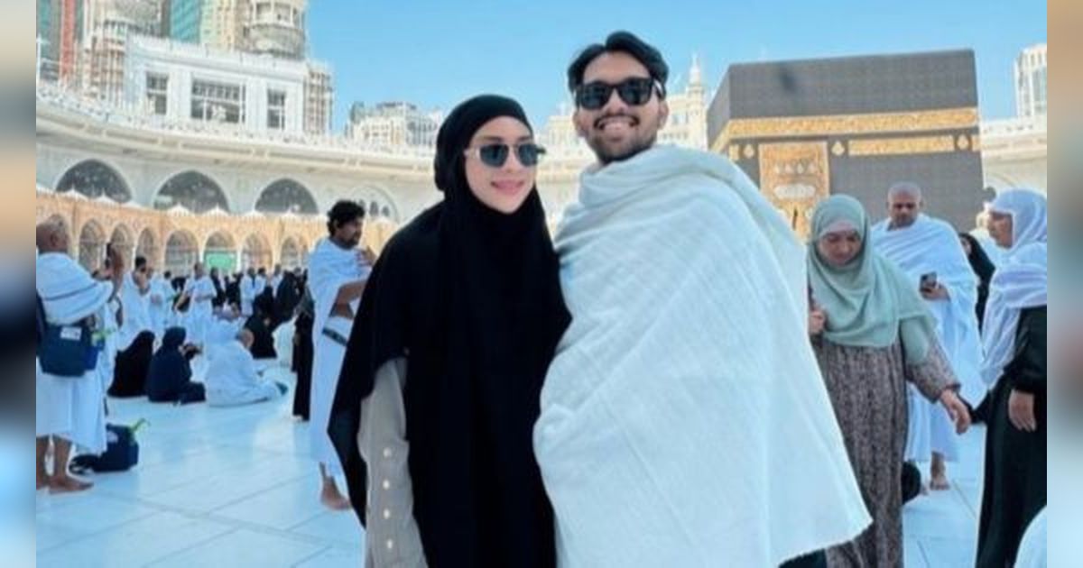 Umrah Bersama, 8 Foto Ira Nandha Yang Kembali Rujuk Dengan Suami Usai Enam Kali Diselingkuhi