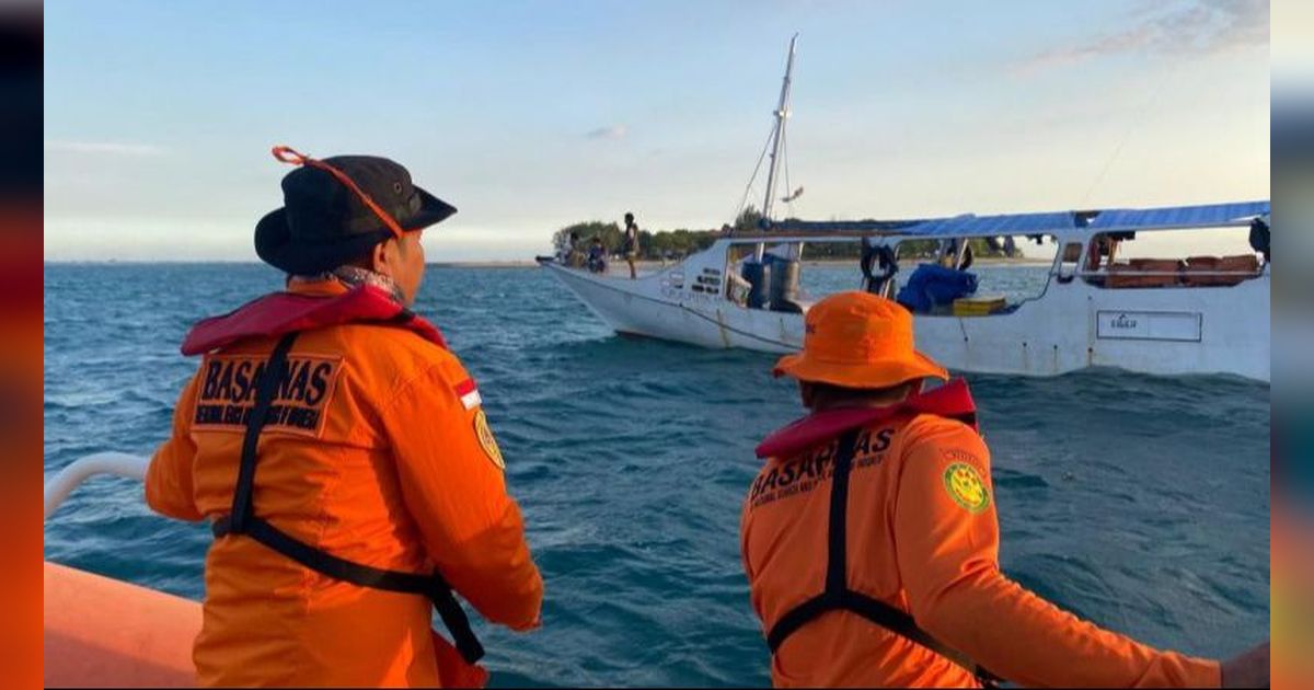 Detik-Detik Penyelamatan 31 Wisatawan Usai Kapalnya Tenggelam di Perairan Takalar Sulsel