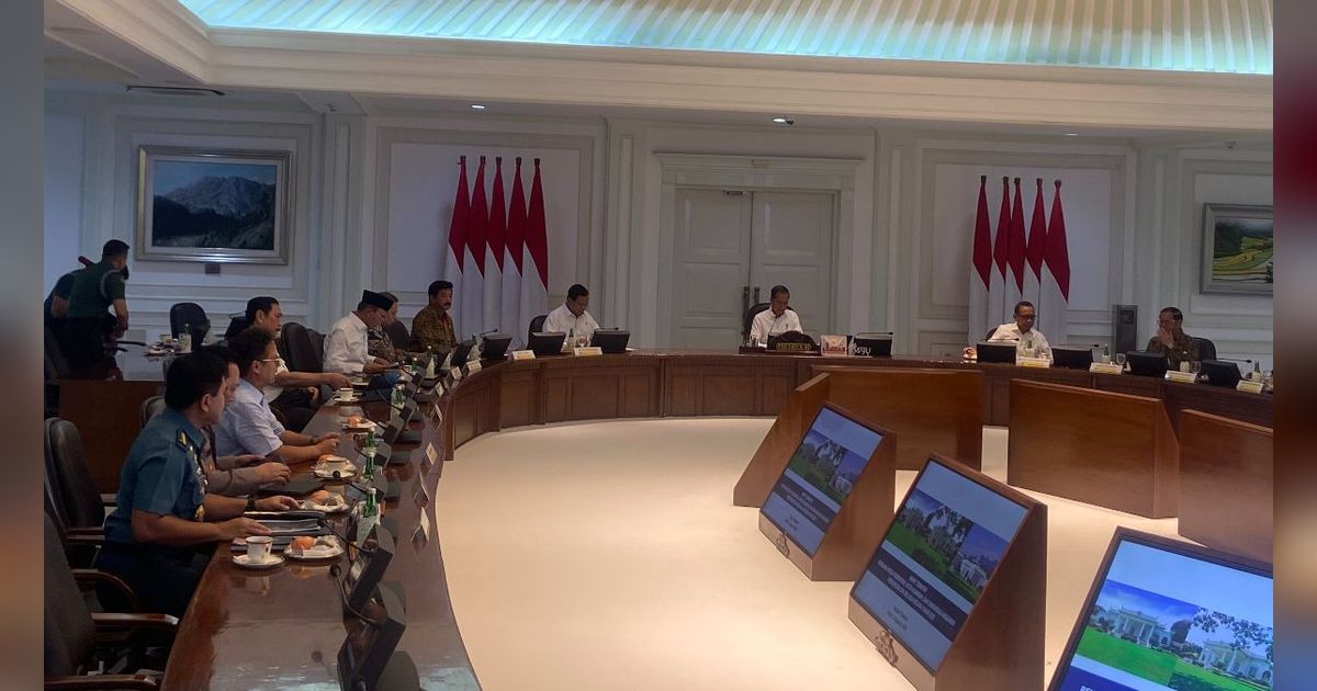 Pesan Jokowi di Ratas RAPBN 2025: Harus Fokus, Tidak Semuanya Dikerjakan