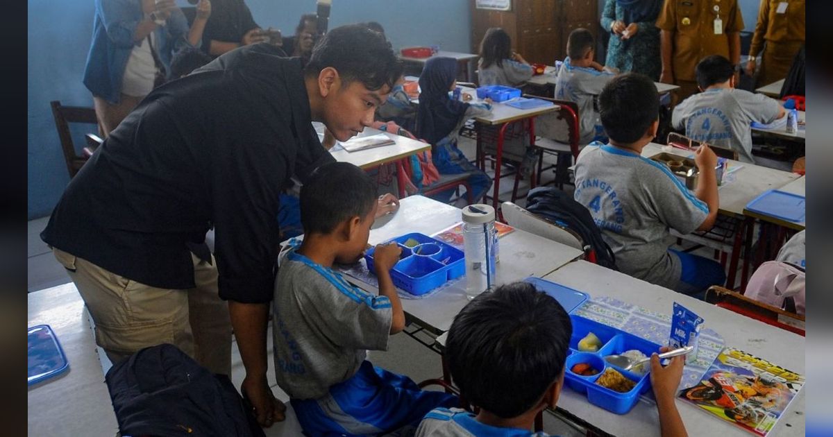 FOTO: Gibran Uji Coba Makan Gratis di SDN 4 Kota Tangerang, Ada Menu Fuyunghai, Melon sampai Susu