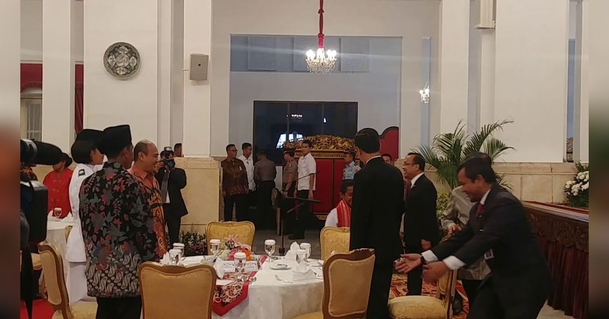 Mengingat Lagi Ucapan Jokowi ke Joni Pemanjat Tiang Bendera, Disuruh ke Panglima Langsung Diterima TNI