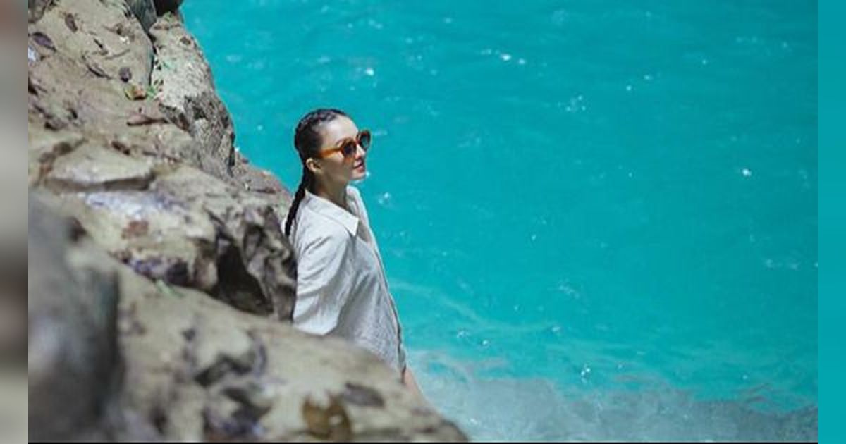 Potret Gaya Travelling ala Raline Shah Liburan di Sumba, Salfok sama Wajah Natural