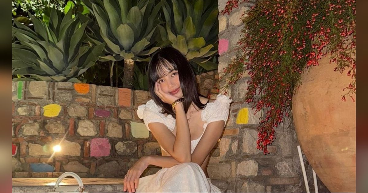 Belanja Buah Penuh Gaya, Total Outfit Lisa Blackpink Sampai Rp342 Juta