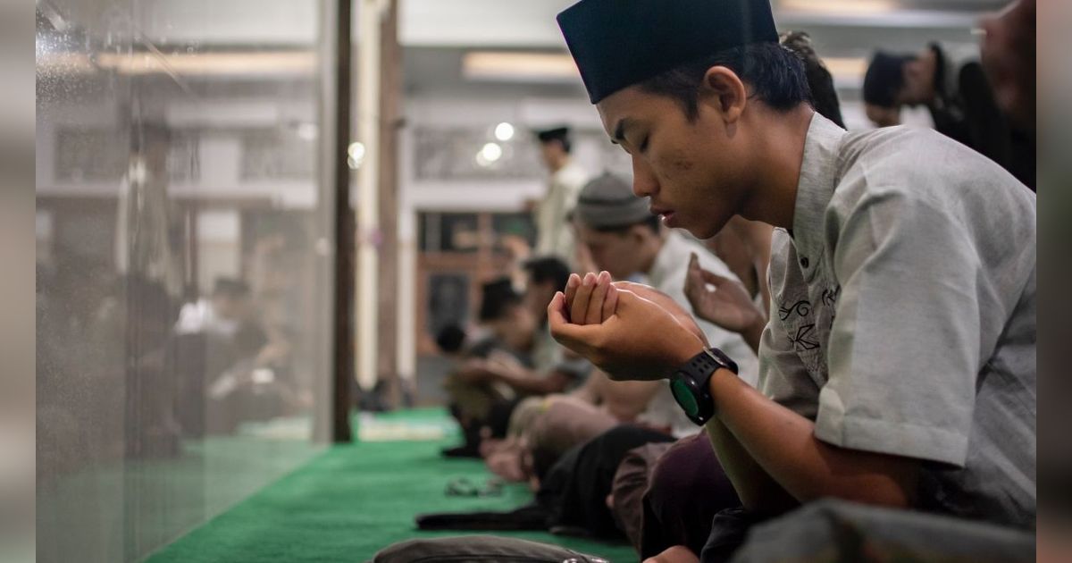 Cara Mengamalkan Sholawat Mansub, Lengkap Beserta Keutamaannya