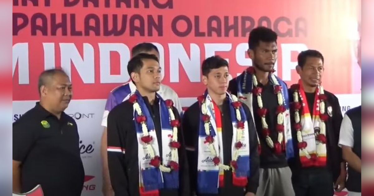 Momen Fajar Alfian dan Rian Ardianto Tiba di Tanah Air usai Tampil di Olimpiade Paris 2024, Diam Tanpa Kata