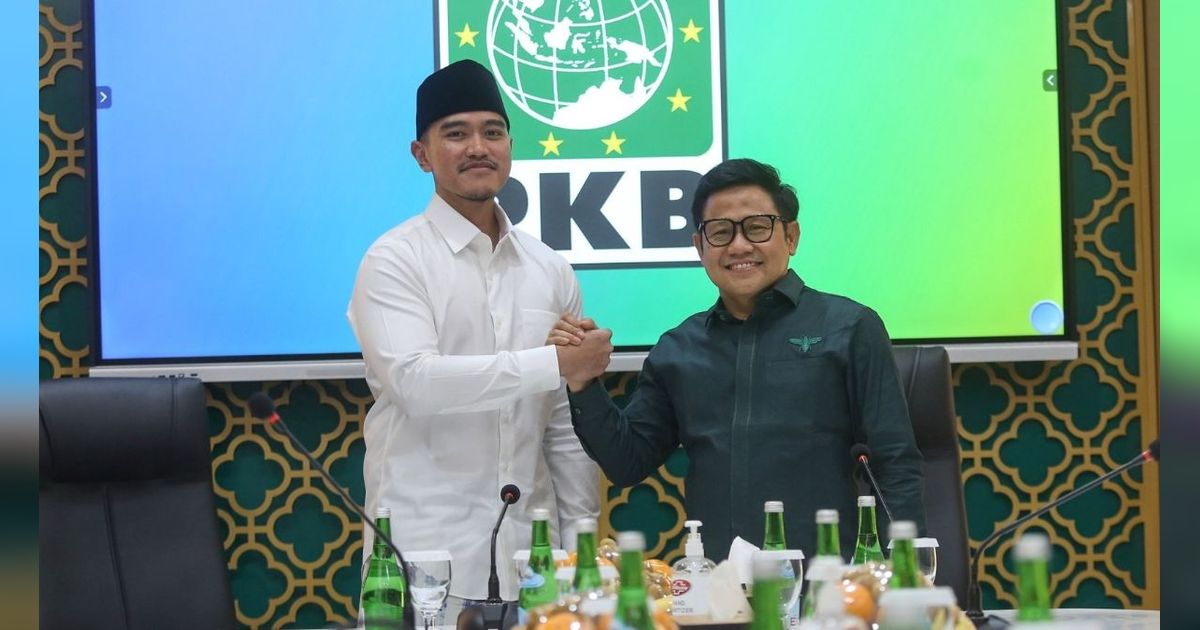 FOTO: Sarungan, Ketua Umum PSI Kaesang Pangarep Silaturahmi ke Markas PKB, Cak Imin Sumringah Sambut Kedatangannya