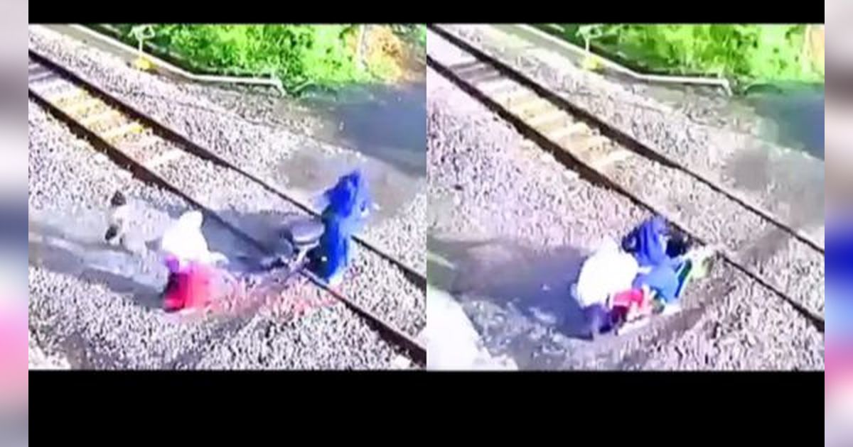 Detik-Detik Menegangkan Pengendara Nyaris Ketabrak Kereta, Motor Nyangkut di Lintasan