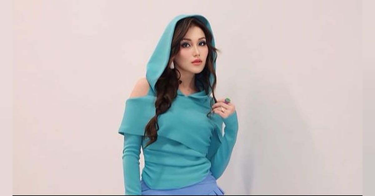 Potret Ayu Ting Ting Bergaya Ala Noni Belanda, Cantik dan Cute!
