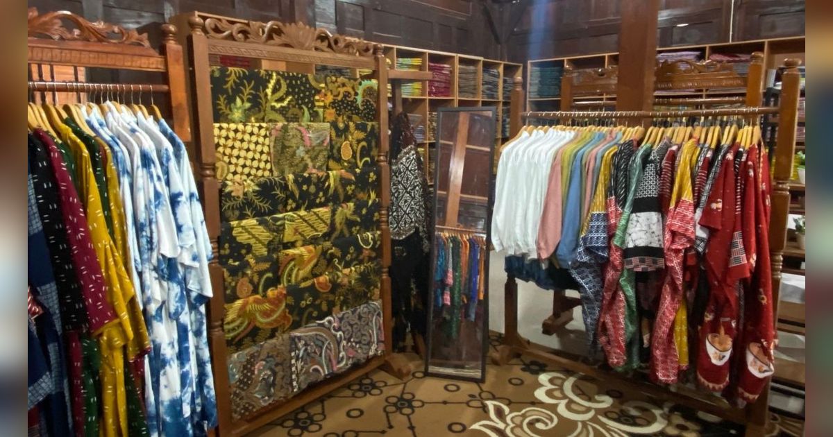 MelokalDenganBatik Tokopedia dan ShopTokopedia Dongkrak Omzet UMKM, Batik Pandansari Capai Rp300 Juta Per Bulan