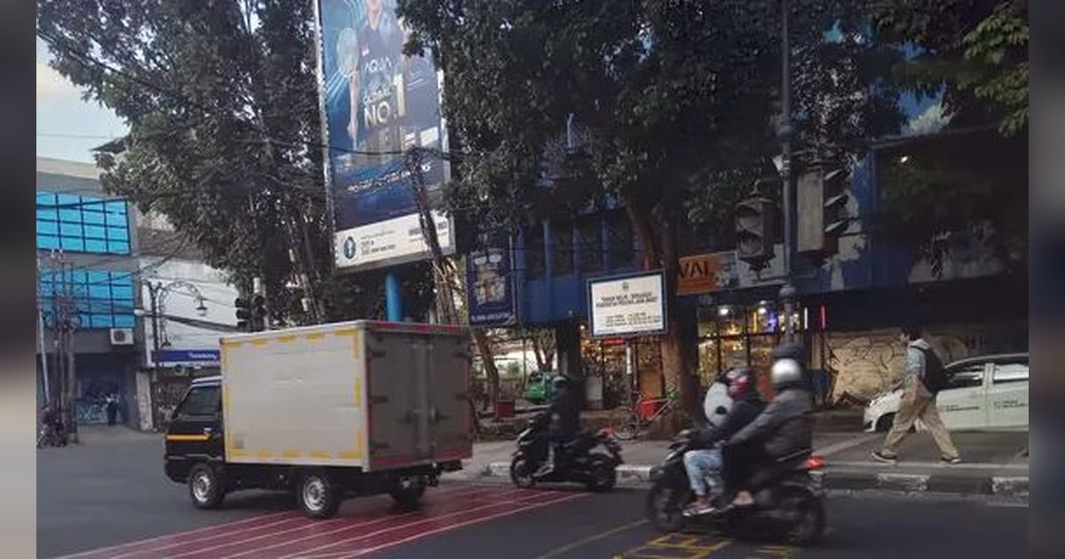 Awas kasus pemerasan dengan modus menabrak diri ke mobil semakin marak di Bandung.